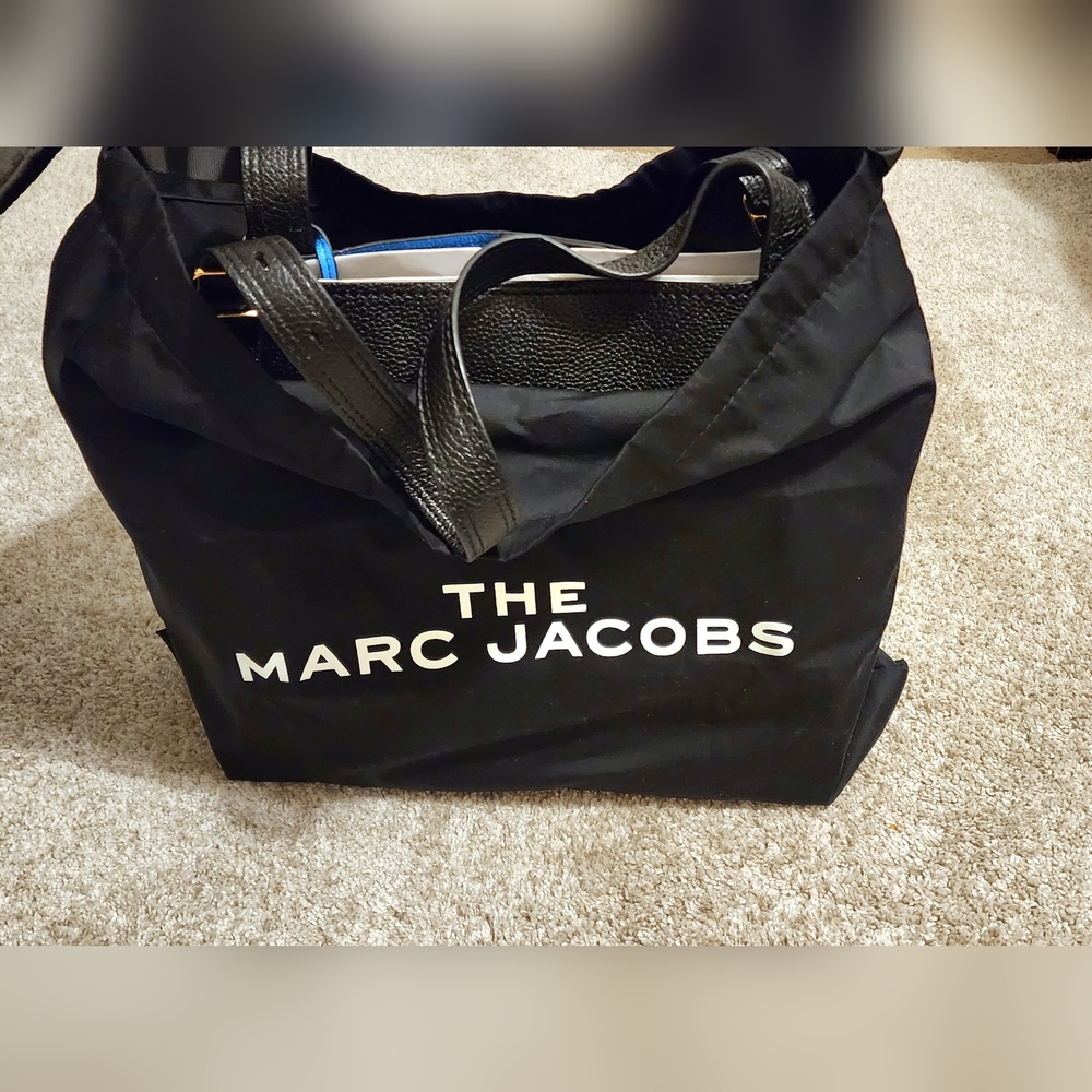 Brand New Marc Jacobs black Leather Tote bag ( AUTHENTIC)